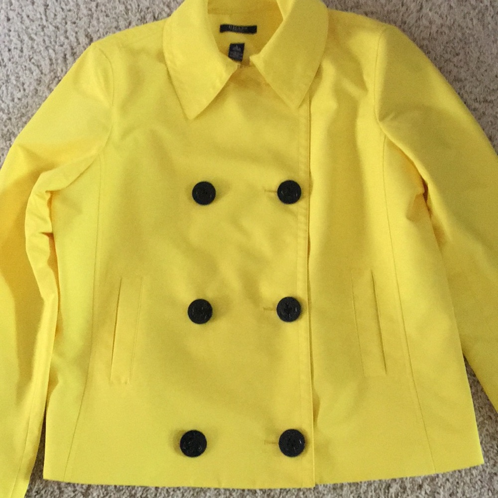 Spring jacket with black buttons